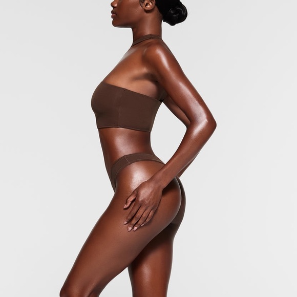 SKIMS- NWT FITS EVERYBODY CUT OUT SUPER CROPPED TOP IN COCOA SIZE 2X - Picture 3 of 5